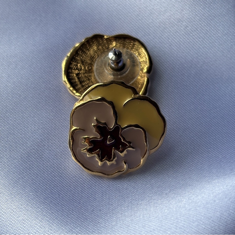 Vintage Avon 1990s “Full Bloom” Pansy Flower Gold Tone Enamel Earrings - Picture 4 of 11
